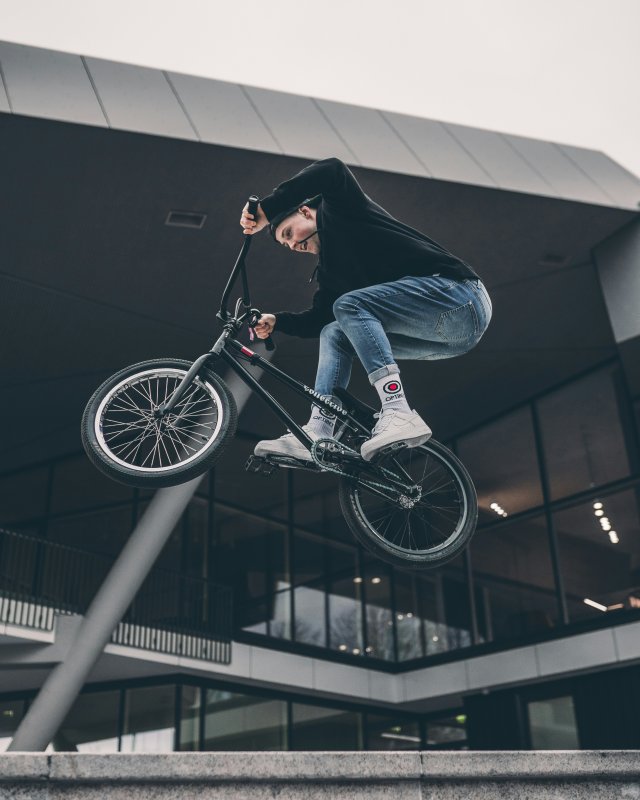 Bunny up bmx